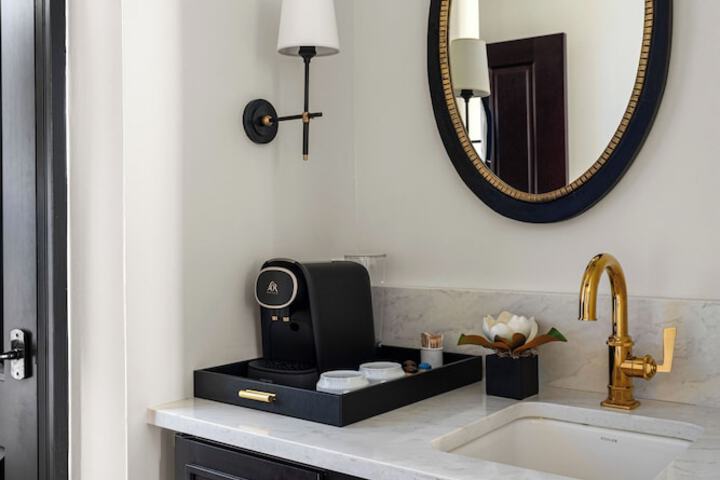 Emigrant Boutique Hotel