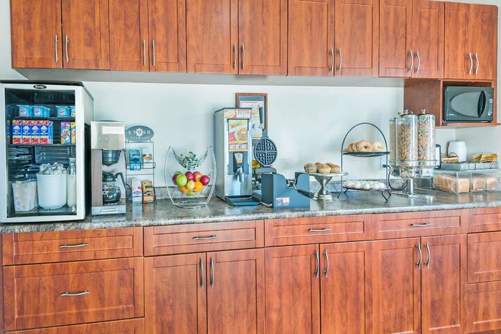 Super 8 by Wyndham 100 Mile House