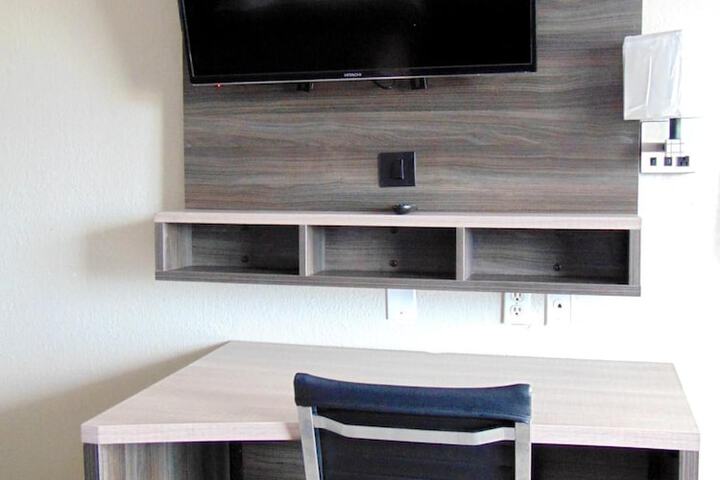 Room 33 of 46
