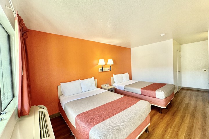 Motel 6 Bellflower CA - Los Angeles