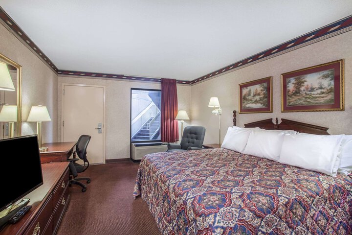Room 18 of 25