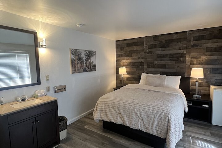 Room 27 of 65