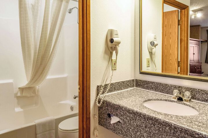 Econo Lodge Inn & Suites Madras