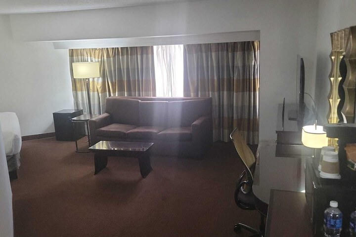 The Plaza Hotel Columbus at Capitol Square