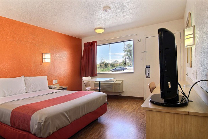 Room 28 of 32