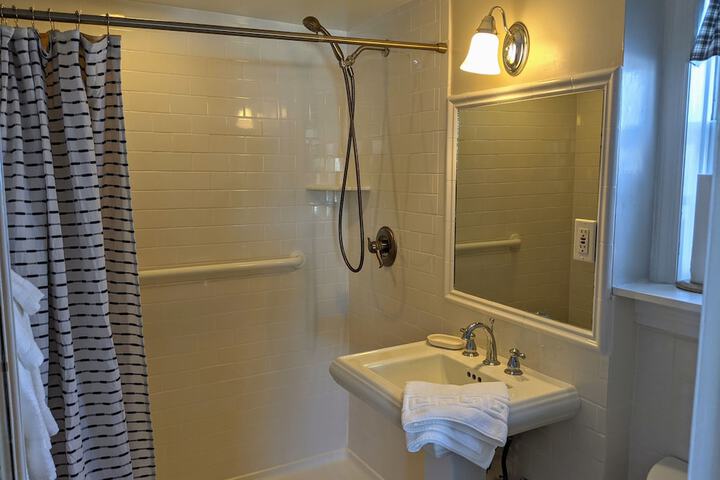 Room 202 of 239