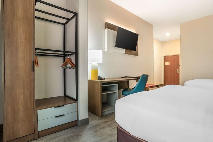 Room 34 of 47