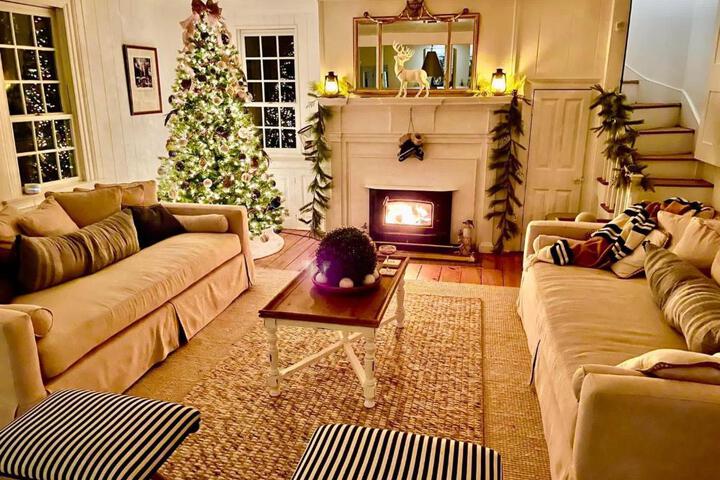 Blake House Historic Estate with Private Inn