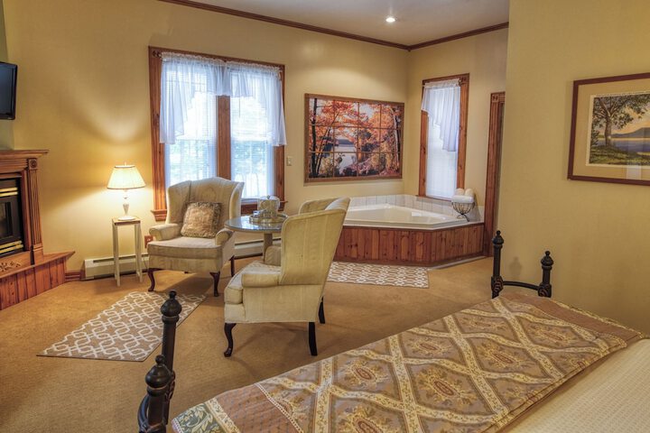 Rockwell Falls Inn and Wine Bar