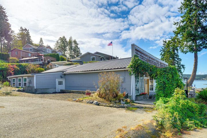 Gig Harbor House w / Private Beach + Views!