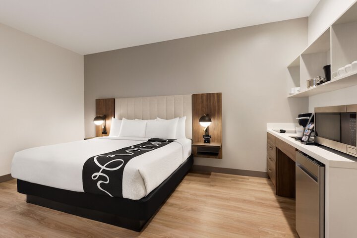 Room 27 of 60