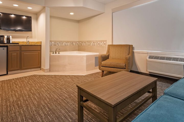 Room 6 of 26