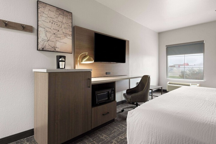 Room 21 of 38