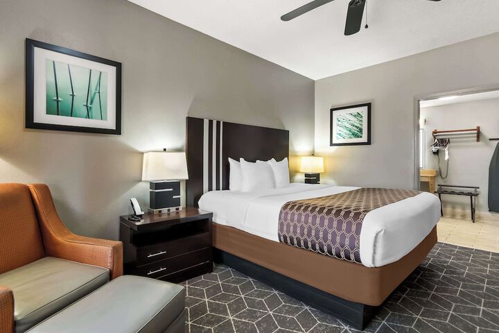 Room 6 of 26