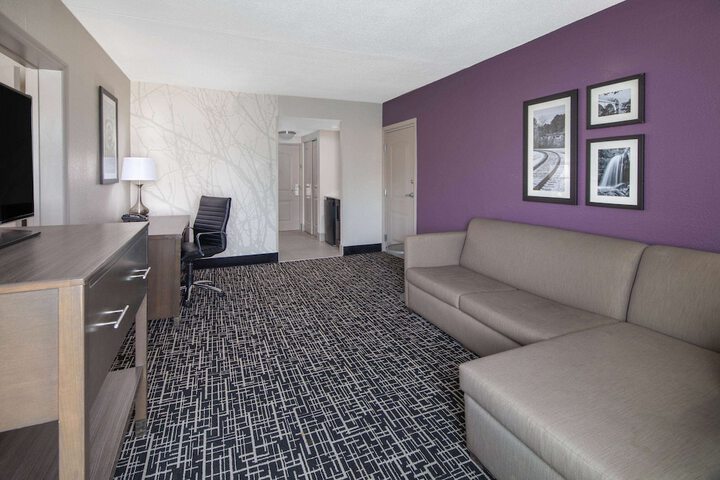 Room 35 of 60