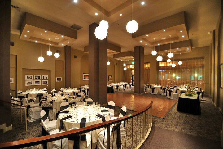 Ballroom/Hall 99 of 122