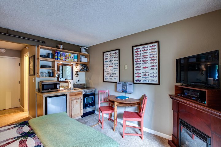 37SLL - Economical - Convenient - Kitchenette - Sleeps 2