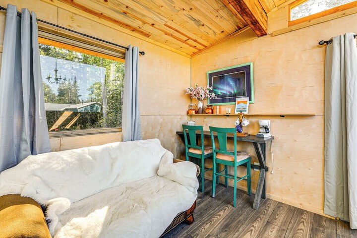 Delta Junction Retreat w / Northern Lights Cabin!