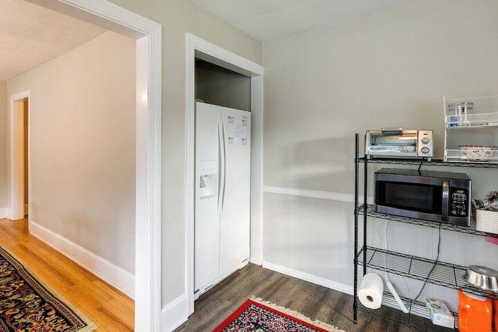 Pet-friendly Travelers Rest Home w / Covered Patio