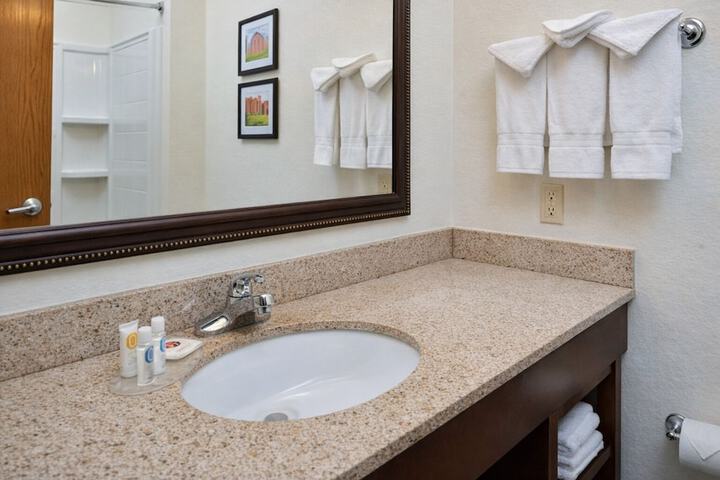 Comfort Inn & Suites Madison North