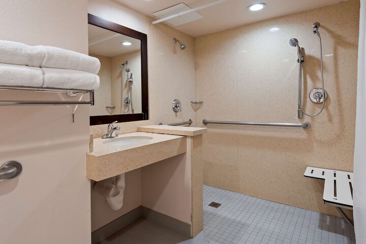 Room 14 of 33