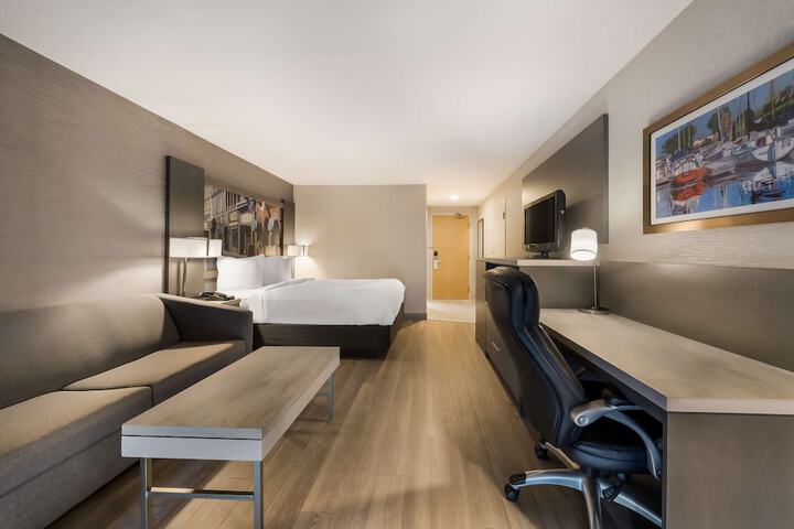 Room 12 of 34