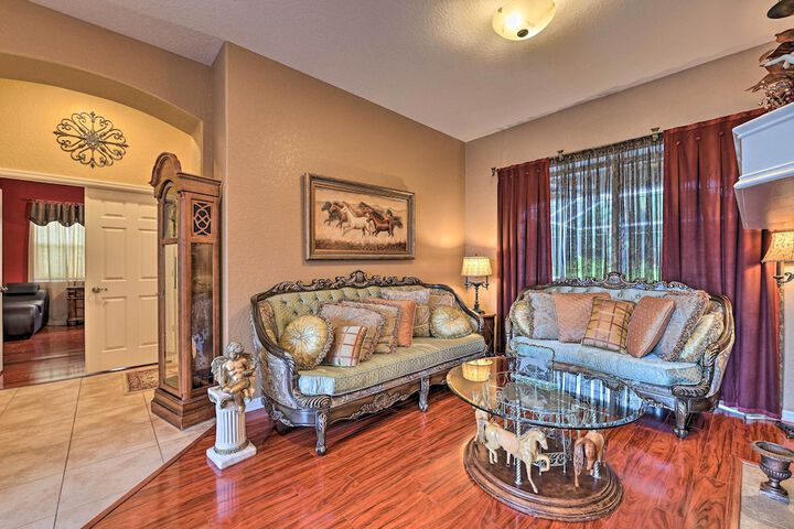 Elegant Valrico Home 15 Mi to Downtown Tampa!