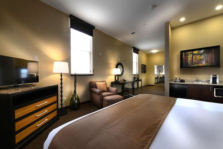 Hotel Maison Yakima Tapestry Collection by Hilton