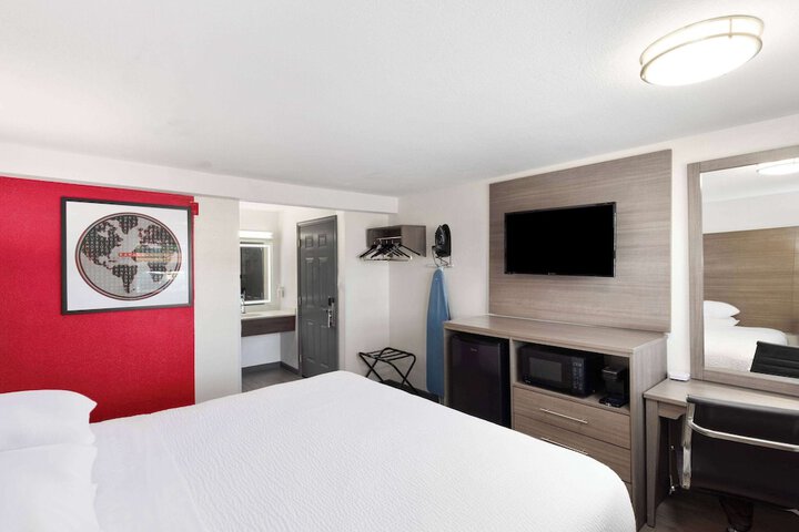 Room 33 of 41