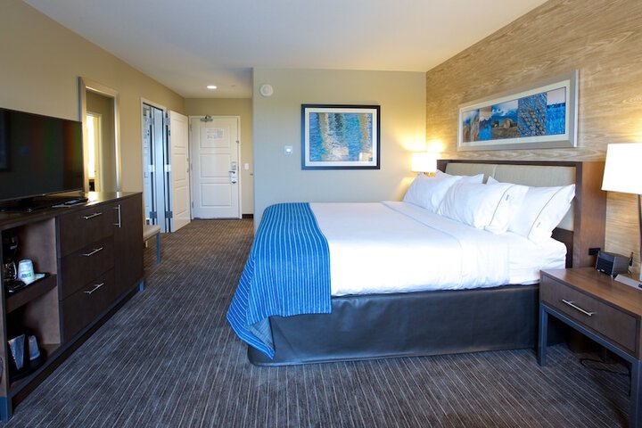 Holiday Inn Express Fargo SW - I-94 Medical Center by IHG