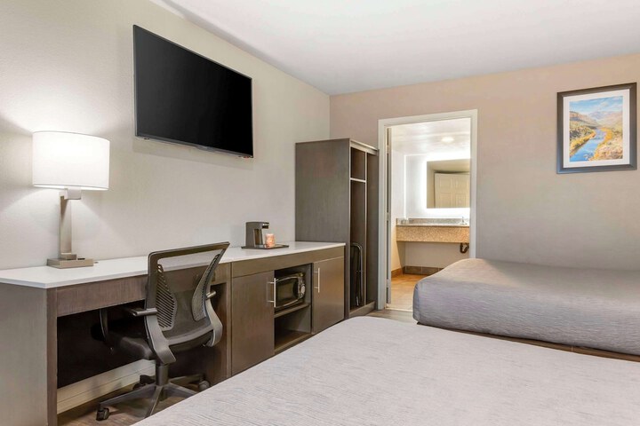 Room 10 of 30