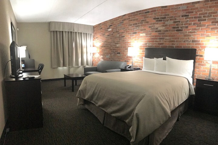 Room 11 of 28