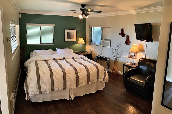 Room 37 of 74