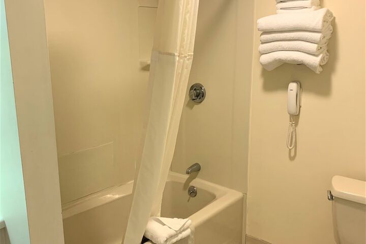 Room 15 of 48