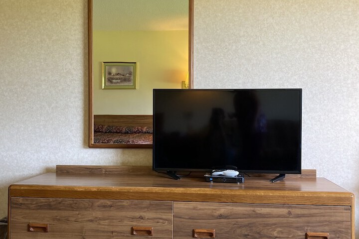 Room 10 of 26