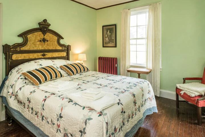 Higganum House B & B