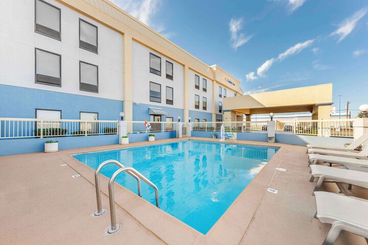 Pool 4 of 35