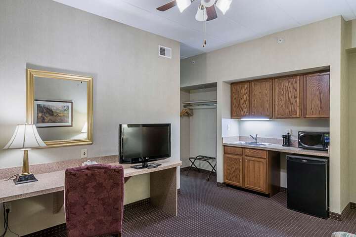 Suite 24 of 33