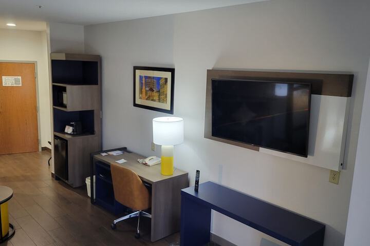 Room 32 of 69