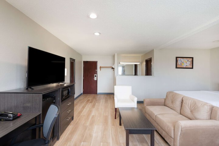 Room 32 of 46