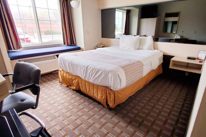 Americas Best Value Inn & Suites Racine