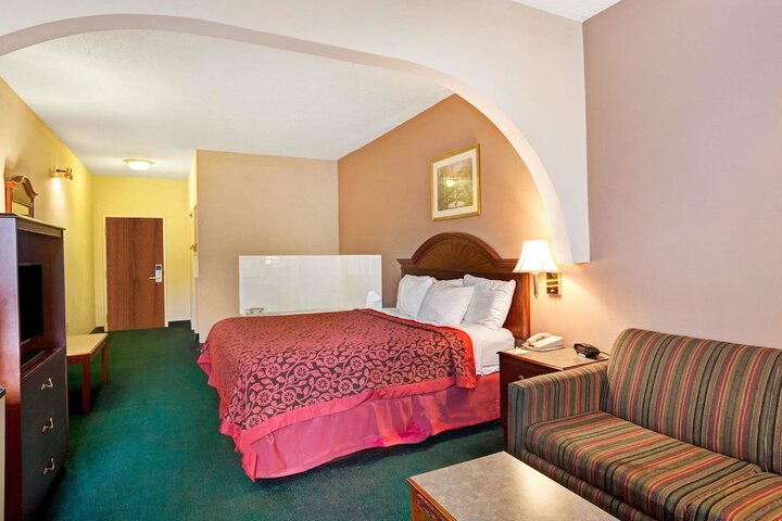 Room 6 of 16