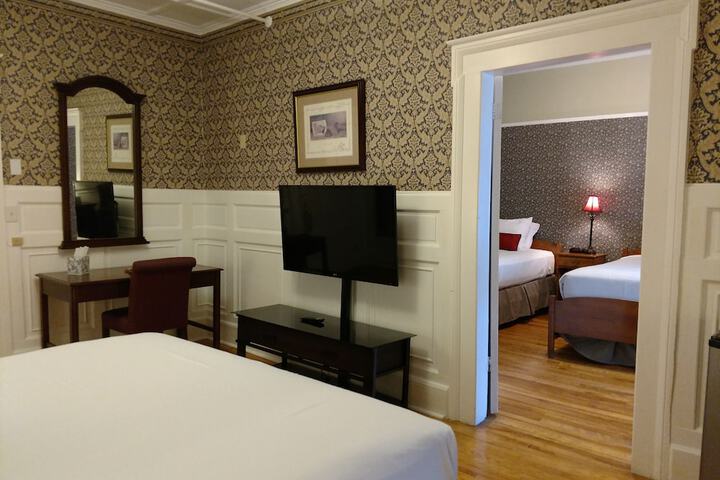 Thayers Inn
