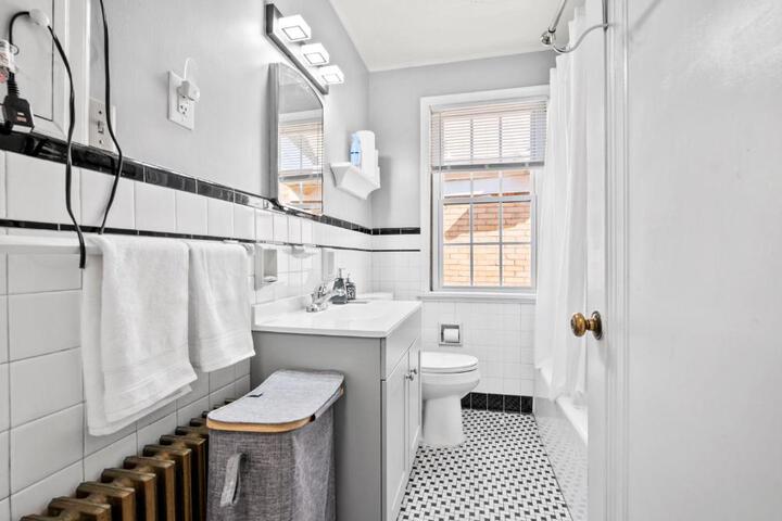 Large apartment with multiple sleeping options