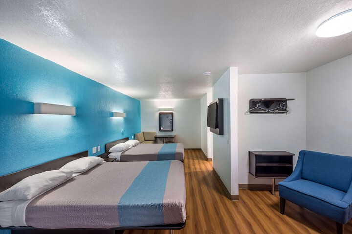 Room 17 of 34