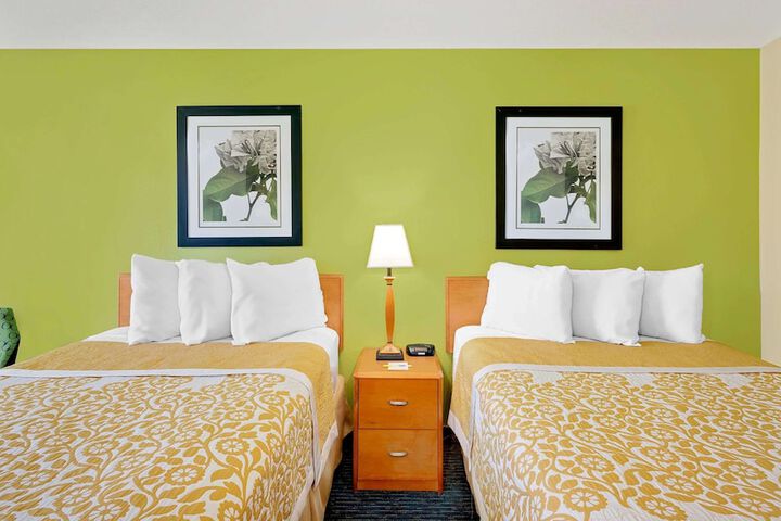 Room 4 of 16
