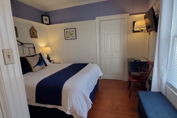 Room 27 of 73