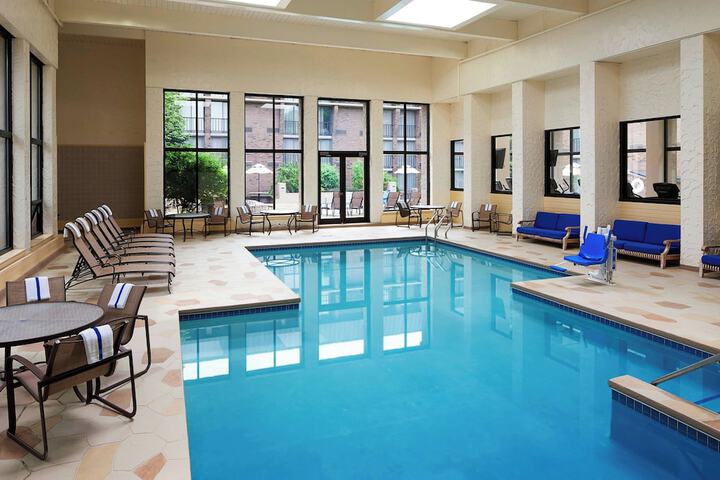 Sheraton Milwaukee Brookfield Hotel