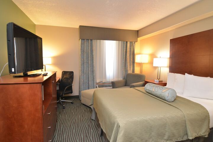 Room 33 of 47