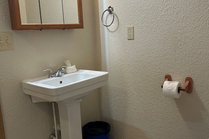 Room 122 of 299